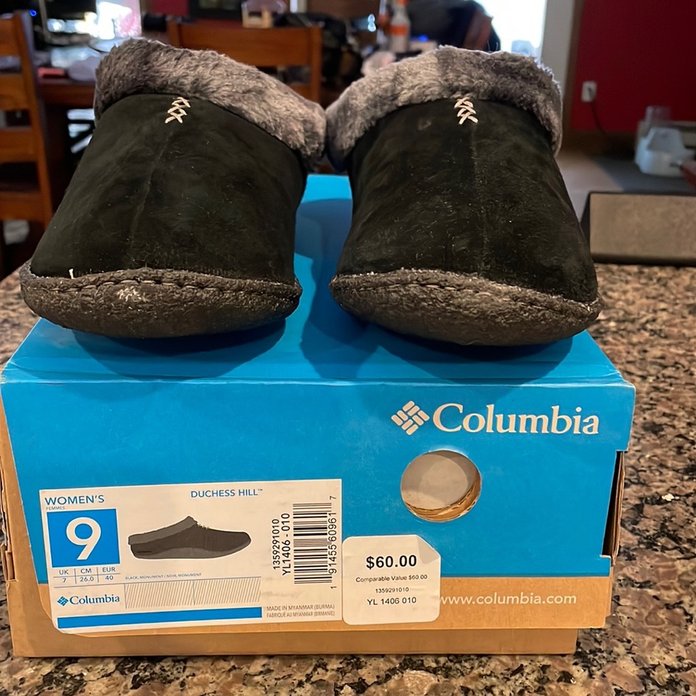 New ladies size 9 Columbia Duchess Hill black slippers